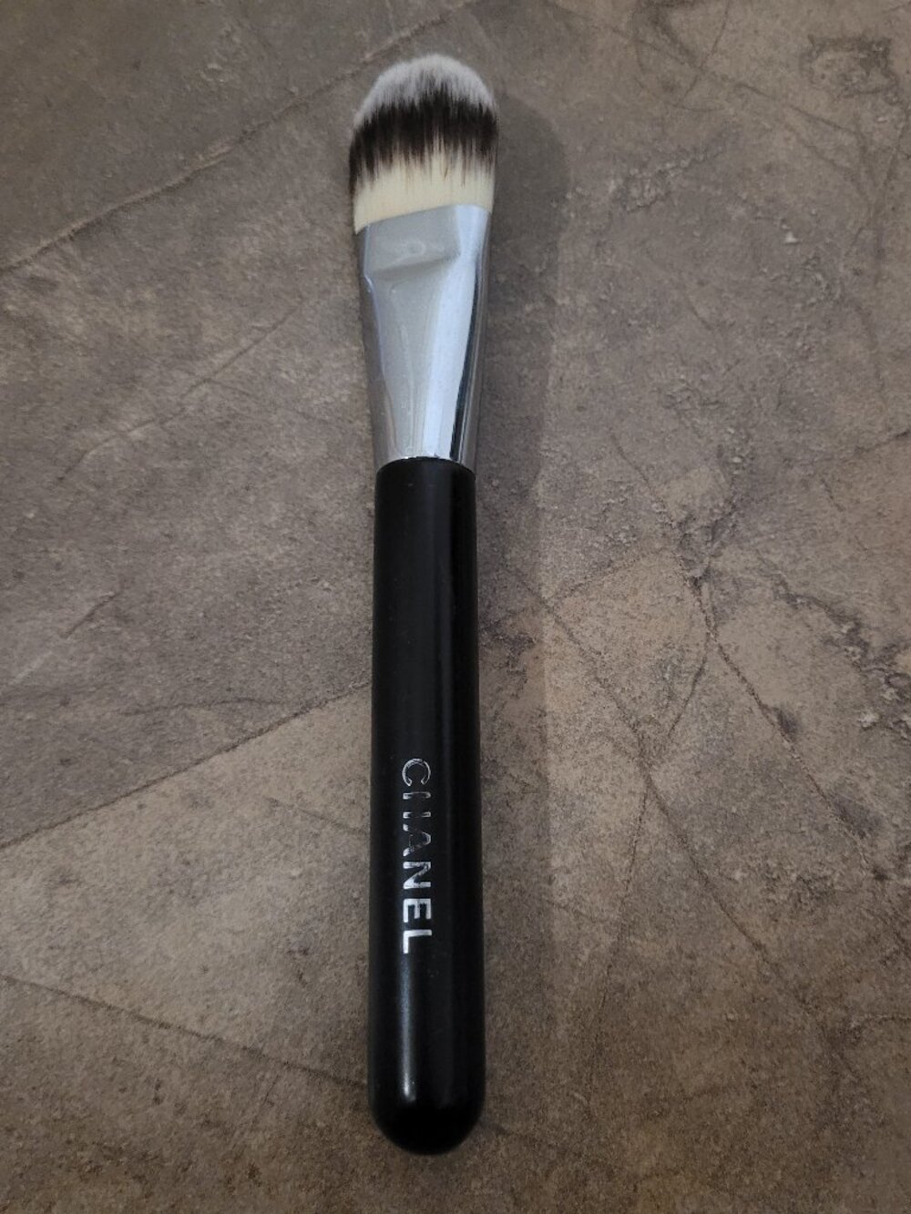 Chanel #6 Foundation Makeup Brush - Picture 5 of 7
